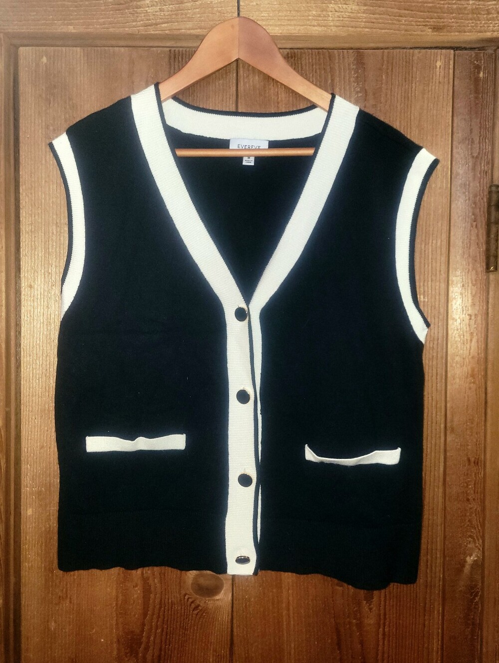 Evereve Black and White V-Neck Sleeveless Sweater Vest